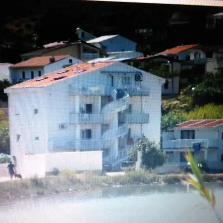 Maja Appartement *
